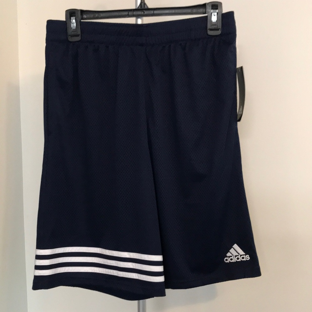 Adidas boys gym shorts Size XL (18/20)